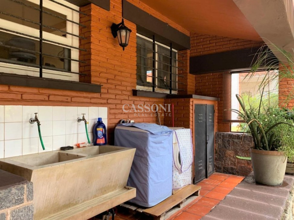 Casa ID.3833 - Casa en la Península de Punta del Este en Venta - Seis Dormitorios y Piscina 