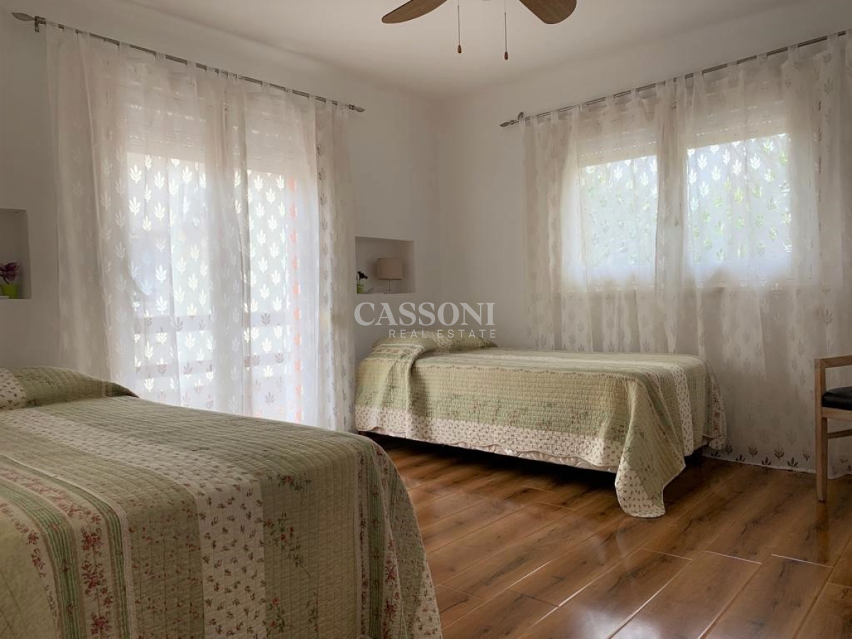 Casa ID.3833 - Casa en la Península de Punta del Este en Venta - Seis Dormitorios y Piscina 