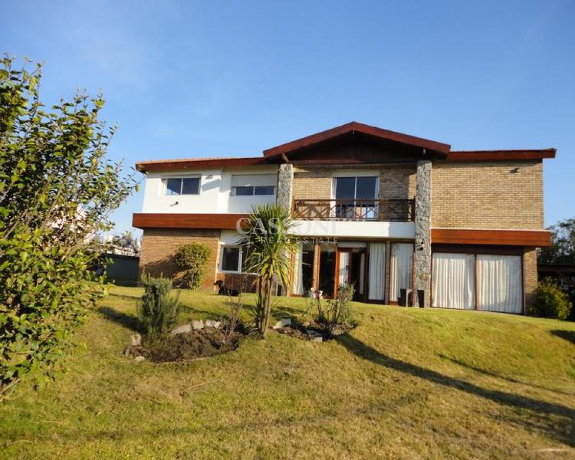Venta casa en Pinares a una cuadra de la Playa - Imagen 2