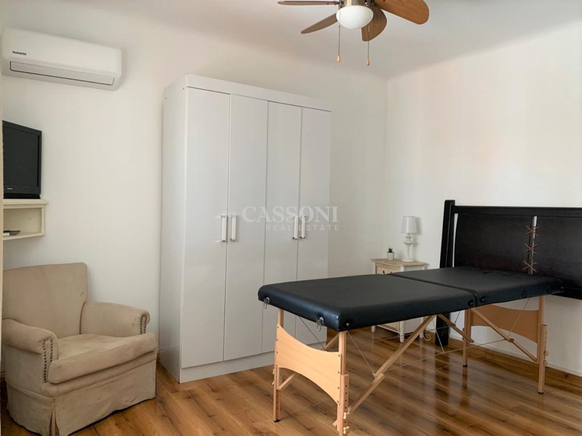 Casa ID.3833 - Casa en la Península de Punta del Este en Venta - Seis Dormitorios y Piscina 