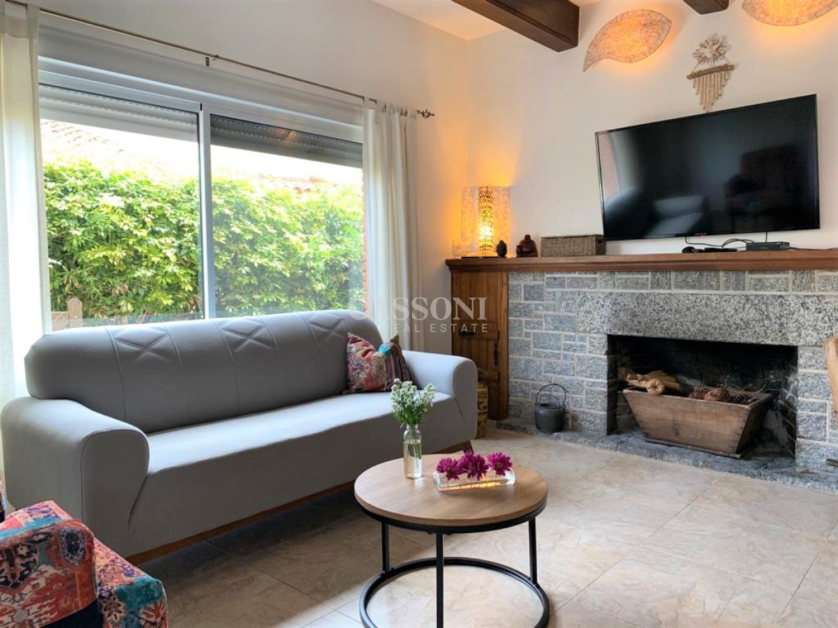 Casa ID.3833 - Casa en la Península de Punta del Este en Venta - Seis Dormitorios y Piscina 