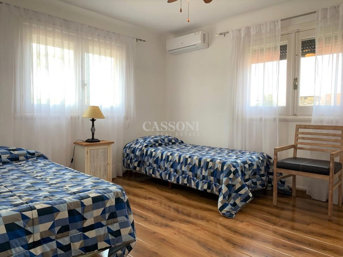 Casa ID.3833 - Casa en la Península de Punta del Este en Venta - Seis Dormitorios y Piscina 