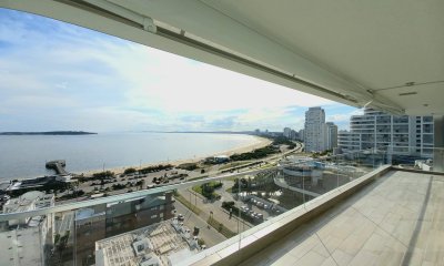 Excelente apartamento de 3 dormitorios con vista a Playa Mansa