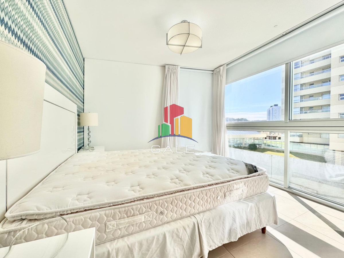 Apartamento ID.2496 - OPORTUNIDAD EN LE PARC PUNTA DEL ESTE DE TRES DORMITORIOS Y DEPENDENCIA DE SERVICIO EN VENTA