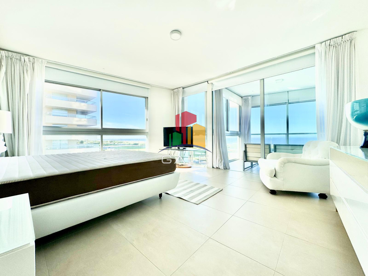 Apartamento ID.2496 - OPORTUNIDAD EN LE PARC PUNTA DEL ESTE DE TRES DORMITORIOS Y DEPENDENCIA DE SERVICIO EN VENTA