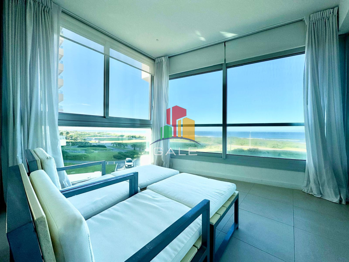 Apartamento ID.2496 - OPORTUNIDAD EN LE PARC PUNTA DEL ESTE DE TRES DORMITORIOS Y DEPENDENCIA DE SERVICIO EN VENTA
