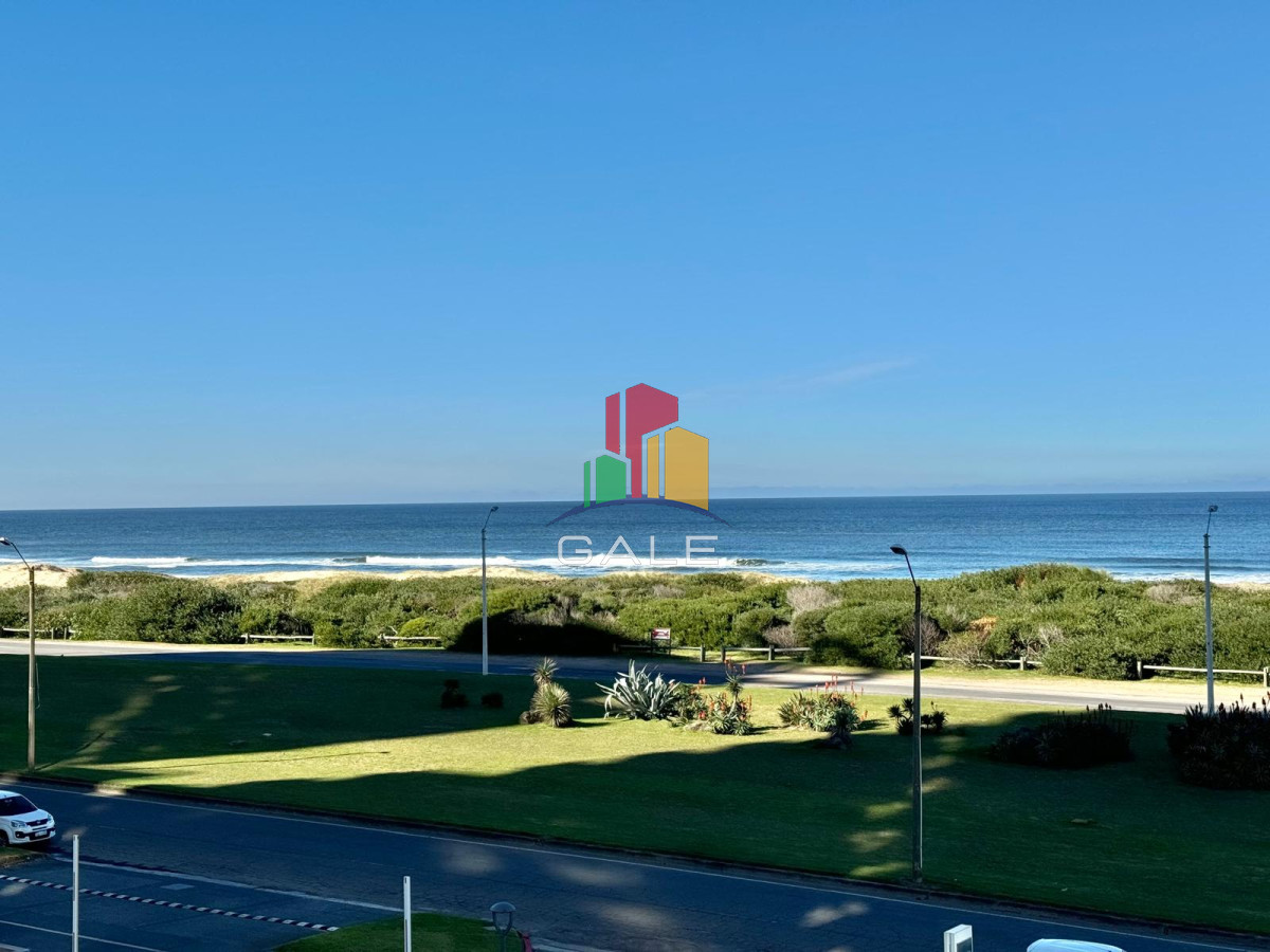 Apartamento ID.2496 - OPORTUNIDAD EN LE PARC PUNTA DEL ESTE DE TRES DORMITORIOS Y DEPENDENCIA DE SERVICIO EN VENTA