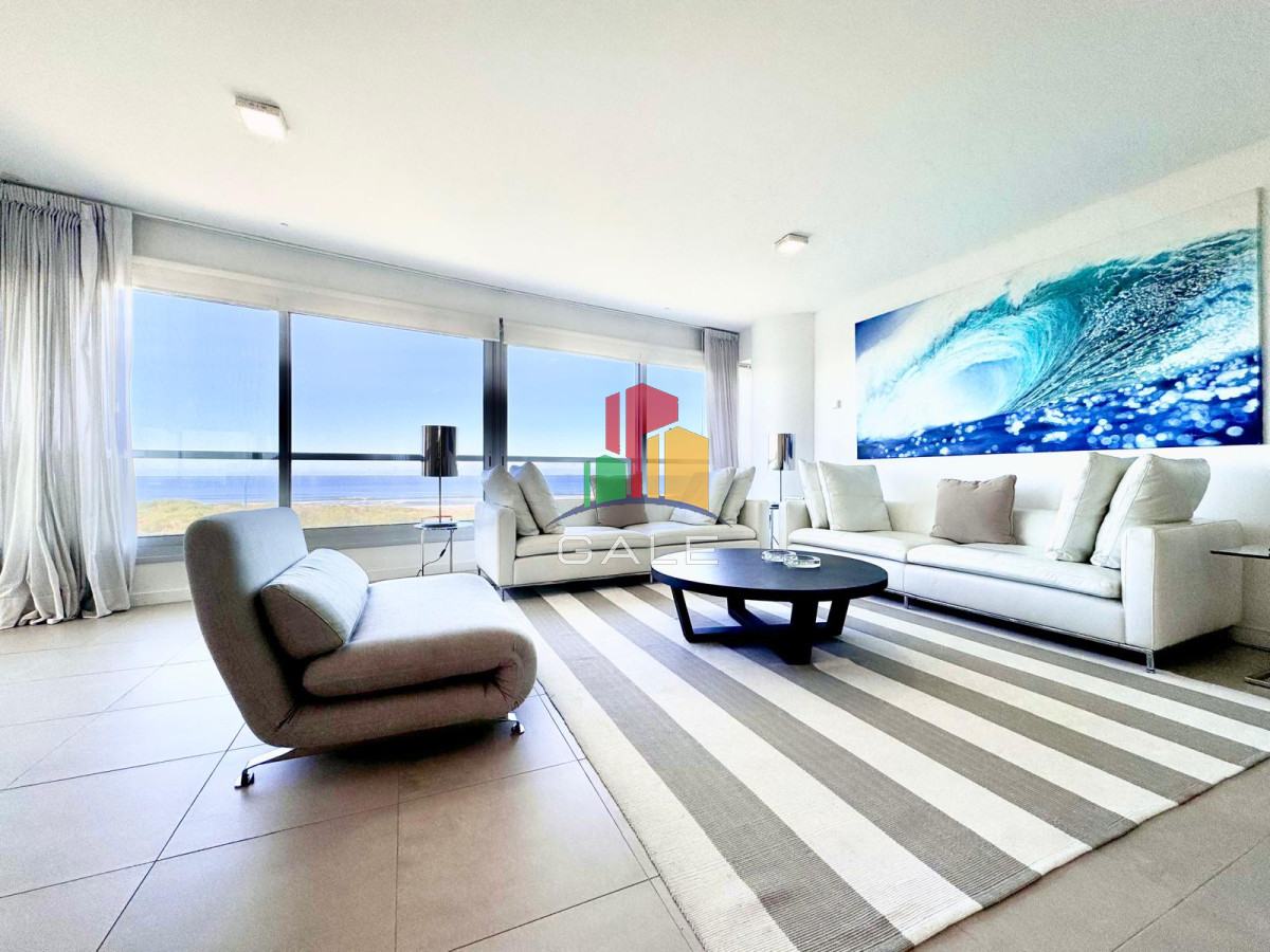 Apartamento ID.2496 - OPORTUNIDAD EN LE PARC PUNTA DEL ESTE DE TRES DORMITORIOS Y DEPENDENCIA DE SERVICIO EN VENTA