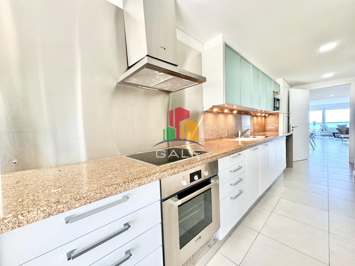 Apartamento ID.2496 - OPORTUNIDAD EN LE PARC PUNTA DEL ESTE DE TRES DORMITORIOS Y DEPENDENCIA DE SERVICIO EN VENTA