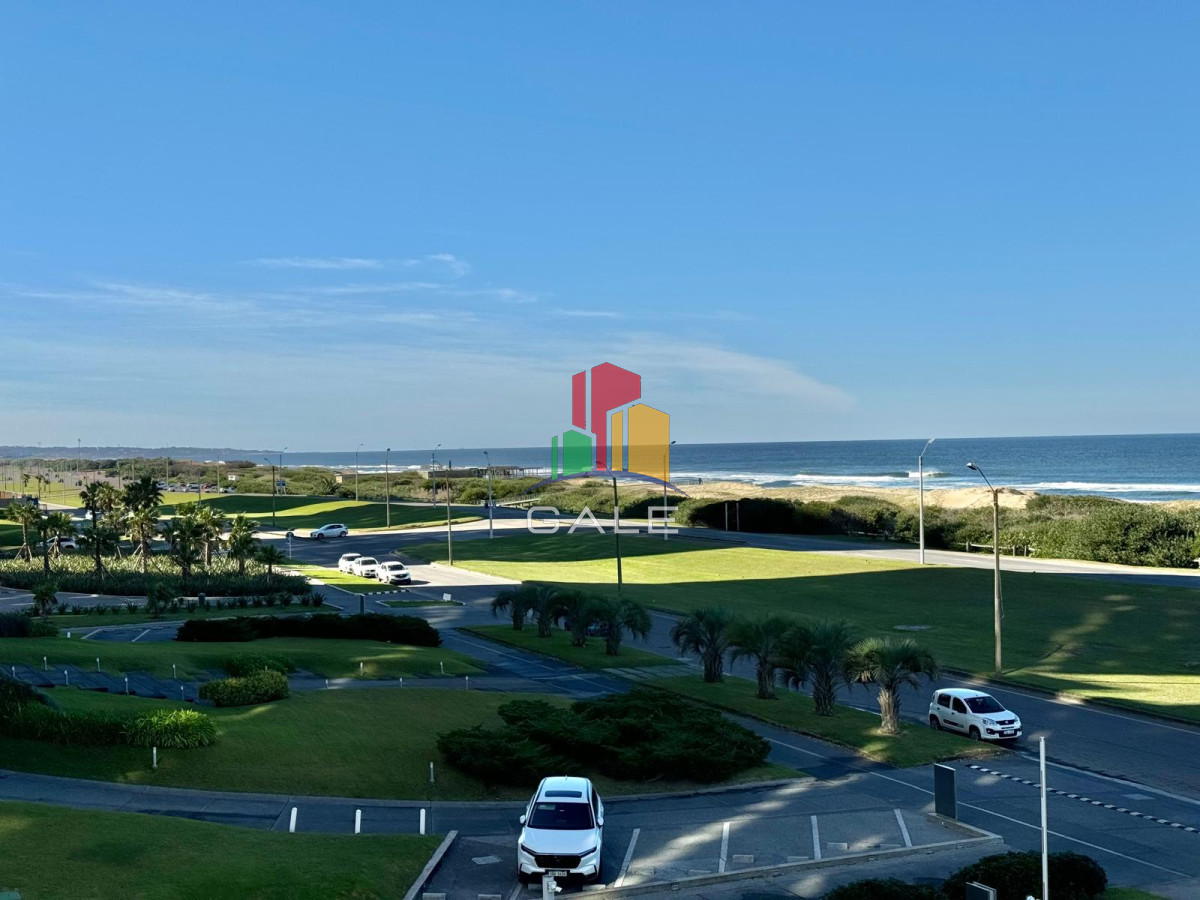 Apartamento ID.2496 - OPORTUNIDAD EN LE PARC PUNTA DEL ESTE DE TRES DORMITORIOS Y DEPENDENCIA DE SERVICIO EN VENTA
