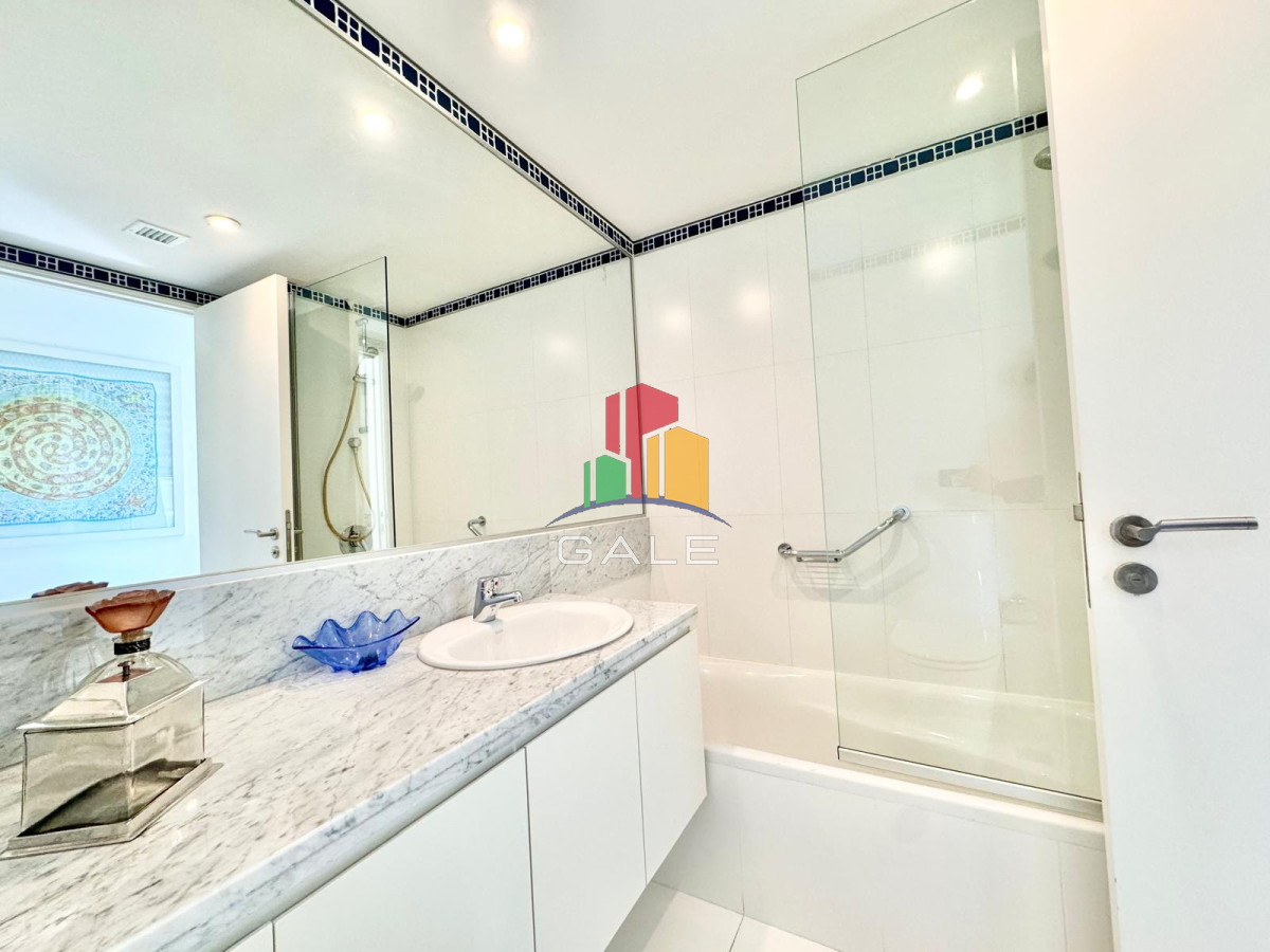 Apartamento ID.2496 - OPORTUNIDAD EN LE PARC PUNTA DEL ESTE DE TRES DORMITORIOS Y DEPENDENCIA DE SERVICIO EN VENTA