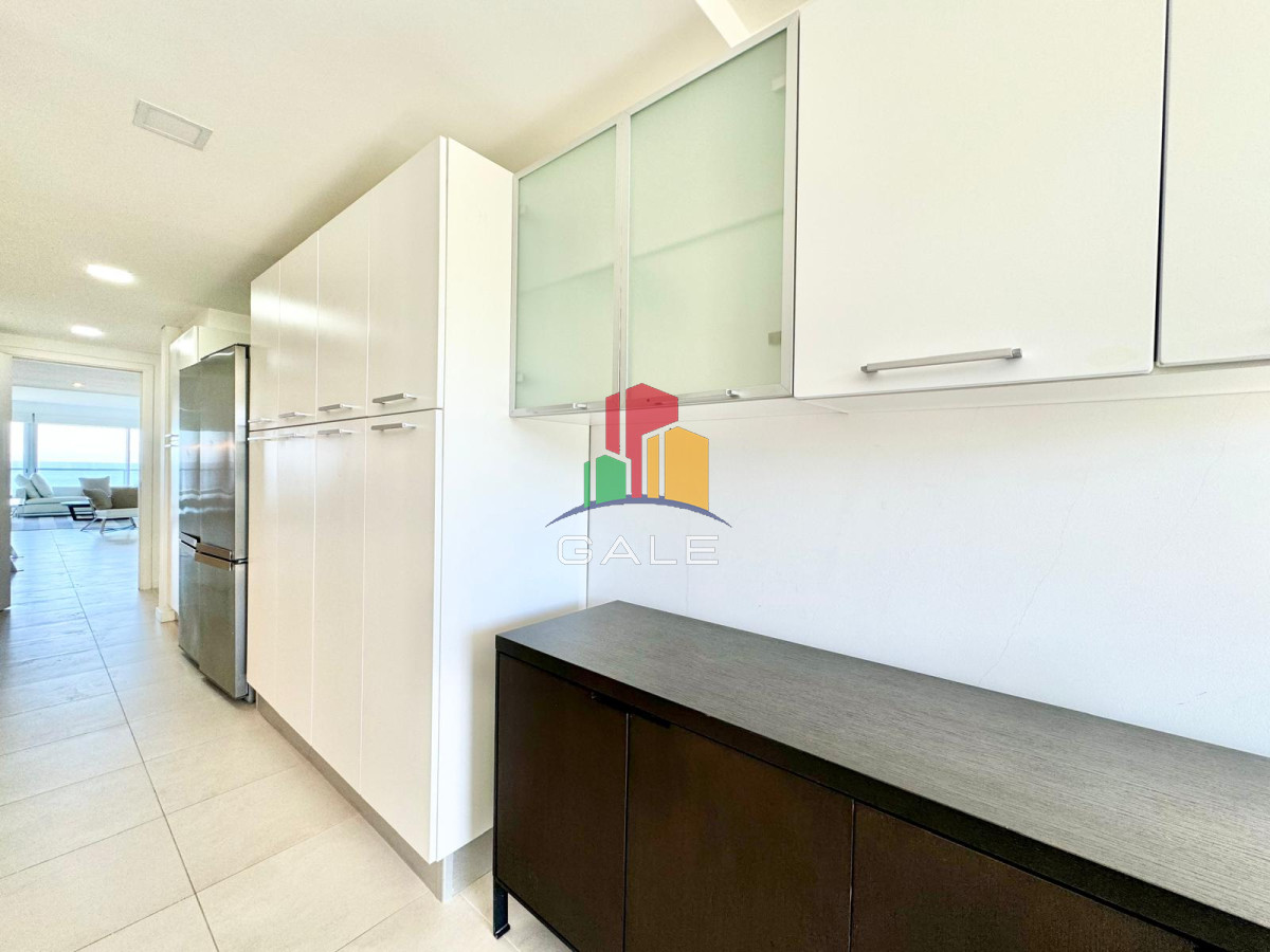 Apartamento ID.2496 - OPORTUNIDAD EN LE PARC PUNTA DEL ESTE DE TRES DORMITORIOS Y DEPENDENCIA DE SERVICIO EN VENTA