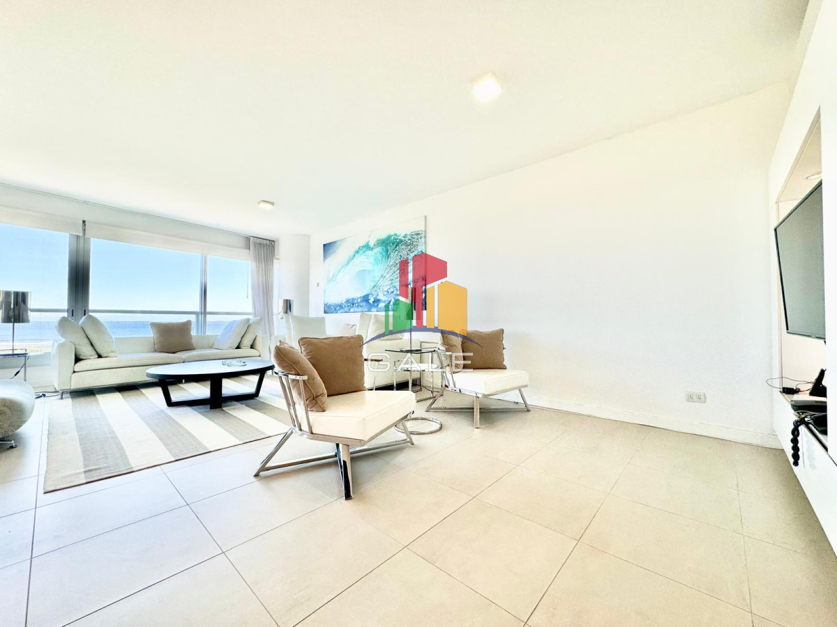 Apartamento ID.2496 - OPORTUNIDAD EN LE PARC PUNTA DEL ESTE DE TRES DORMITORIOS Y DEPENDENCIA DE SERVICIO EN VENTA