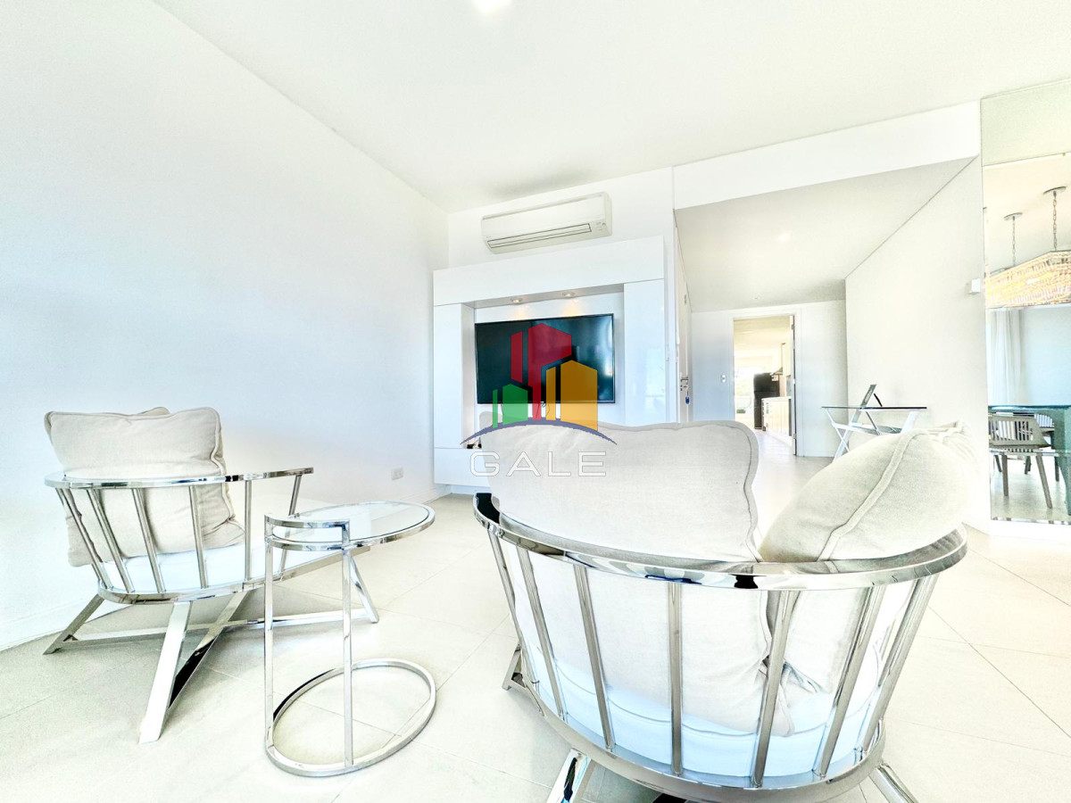 Apartamento ID.2496 - OPORTUNIDAD EN LE PARC PUNTA DEL ESTE DE TRES DORMITORIOS Y DEPENDENCIA DE SERVICIO EN VENTA