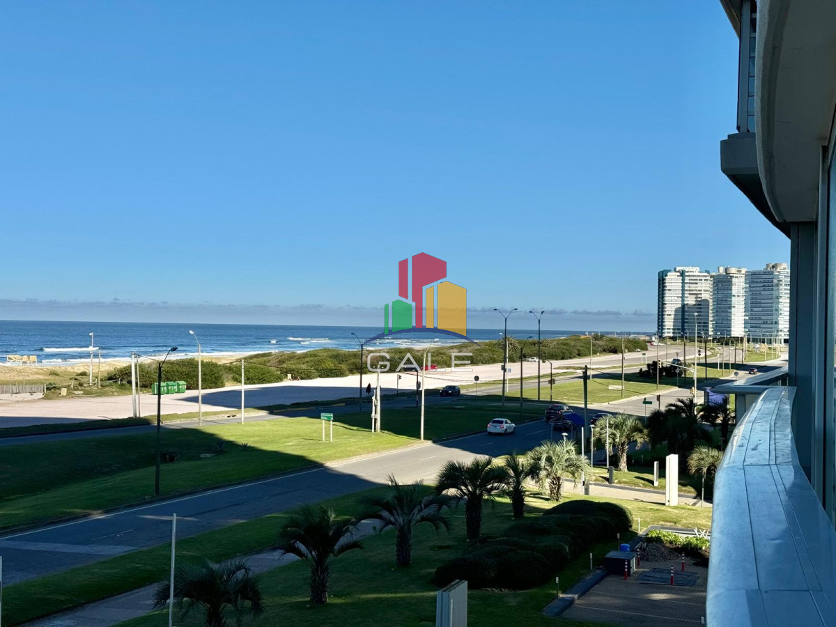 Apartamento ID.2496 - OPORTUNIDAD EN LE PARC PUNTA DEL ESTE DE TRES DORMITORIOS Y DEPENDENCIA DE SERVICIO EN VENTA