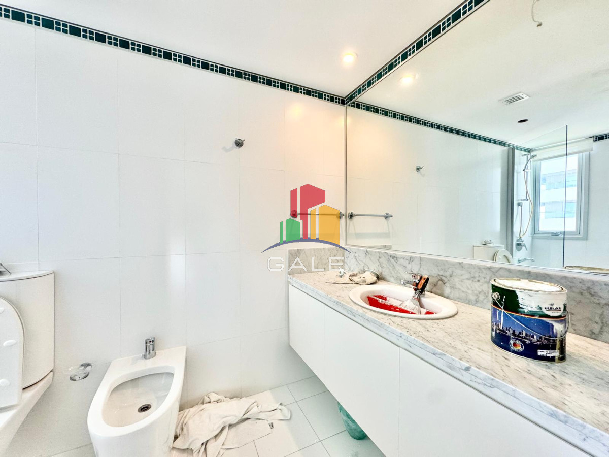 Apartamento ID.2496 - OPORTUNIDAD EN LE PARC PUNTA DEL ESTE DE TRES DORMITORIOS Y DEPENDENCIA DE SERVICIO EN VENTA