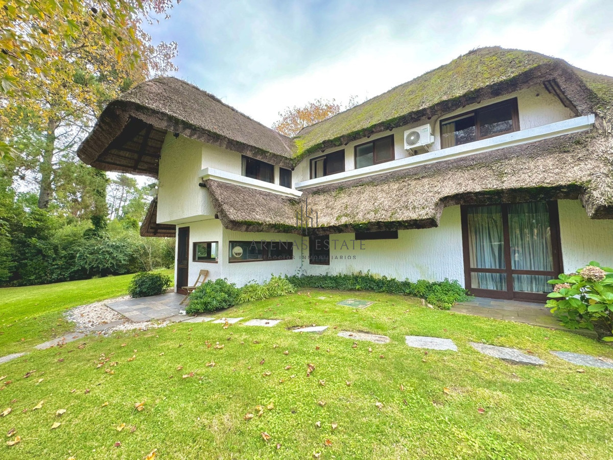 Casa ID.2465 - Casa en Venta en San Rafael Cuatro Dormitorios