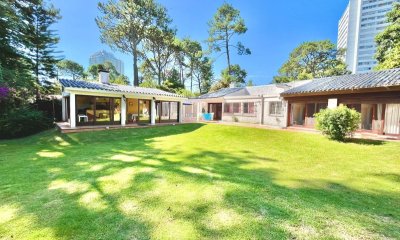 Venta casa 3 dormitorios en Playa Mansa, Punta del Este