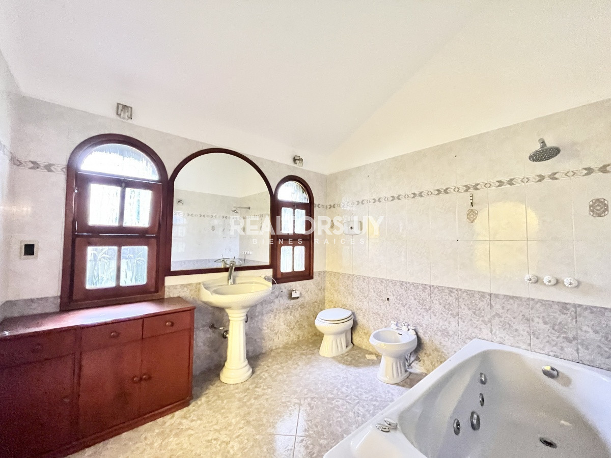 Casa ID.81 - Casa en Venta de Tres Dormitorios en Jardines de Córdoba 