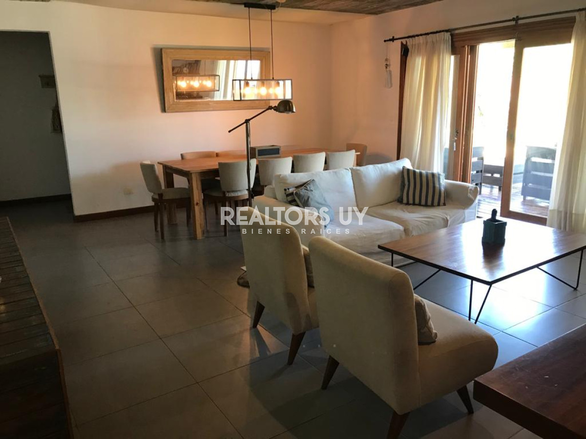 Casa ID.136 - Casa en Alquiler Jardines de Córdoba, Punta del Este