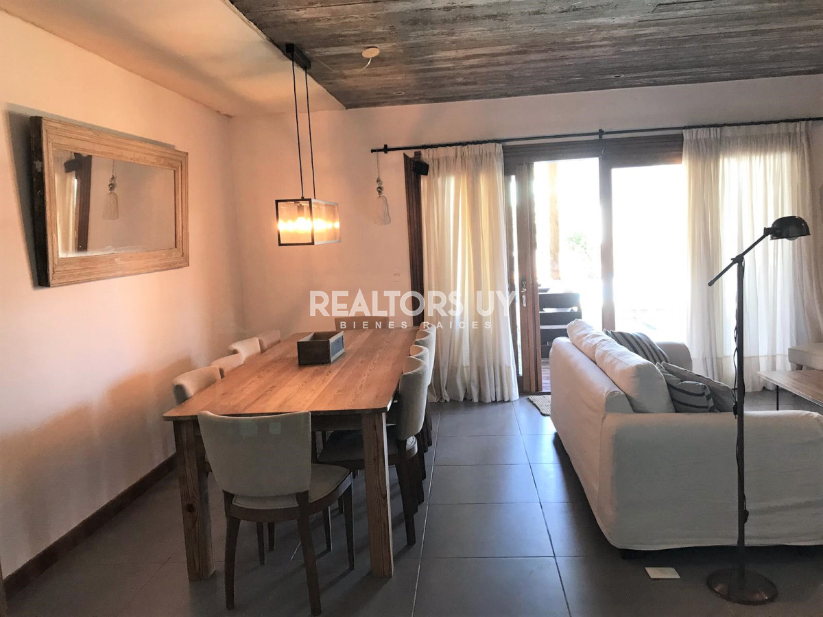 Casa ID.136 - Casa en Alquiler Jardines de Córdoba, Punta del Este