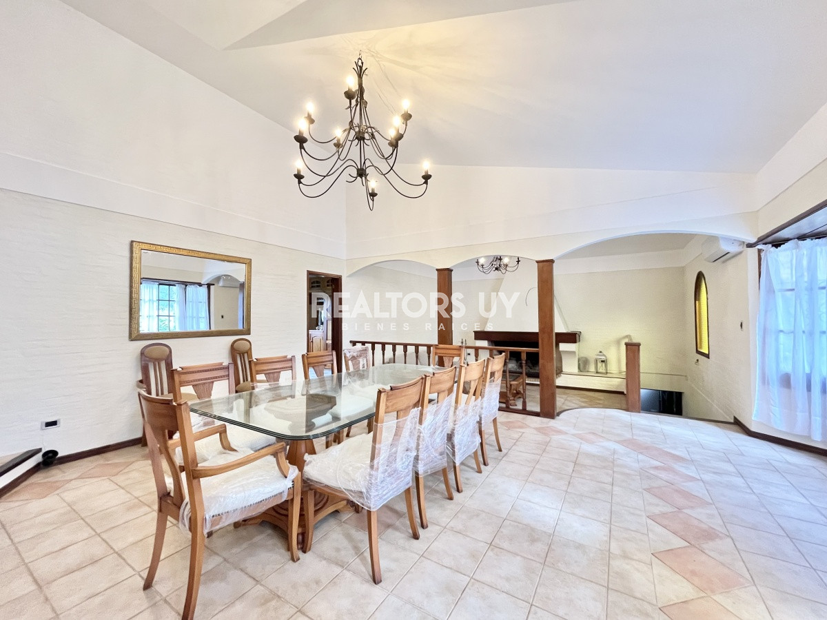 Casa ID.81 - Casa en Venta de Tres Dormitorios en Jardines de Córdoba 