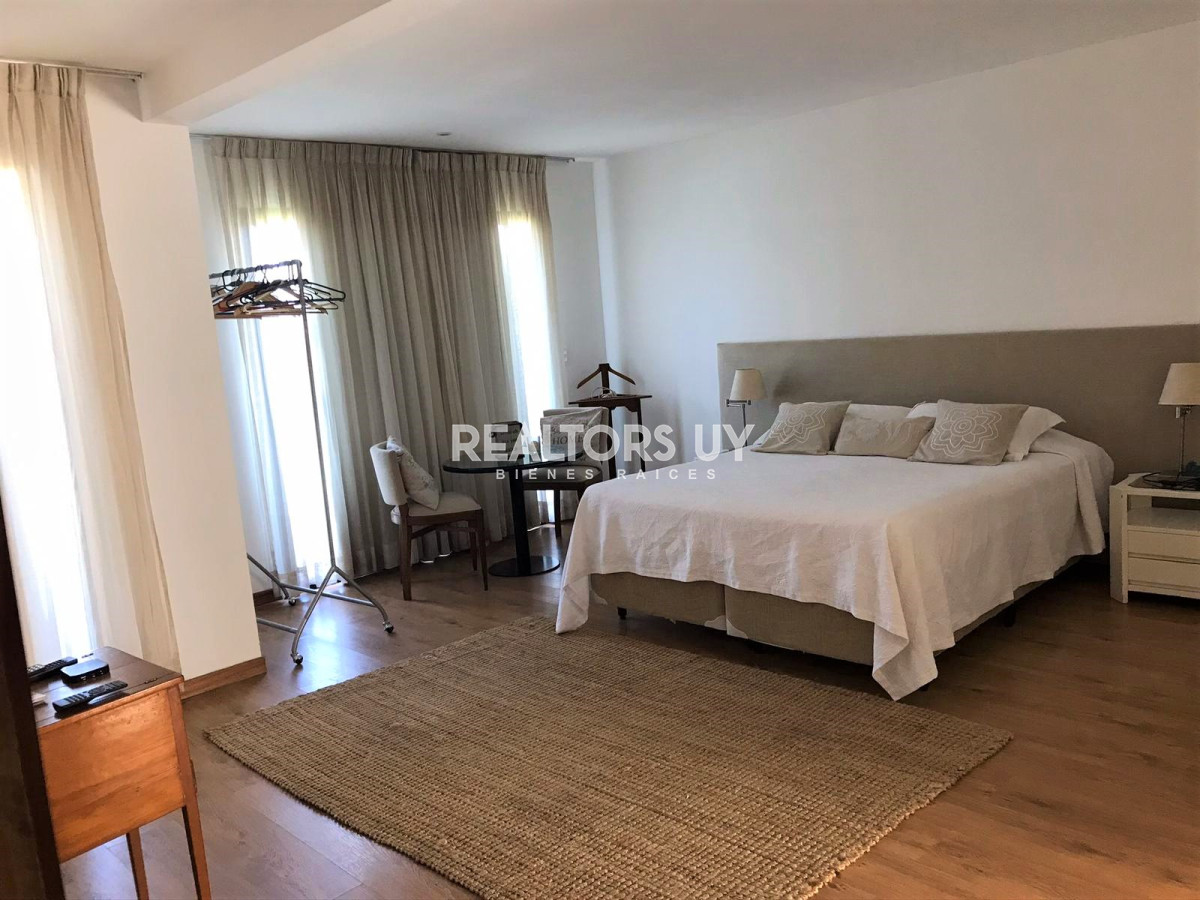 Casa ID.136 - Casa en Alquiler Jardines de Córdoba, Punta del Este