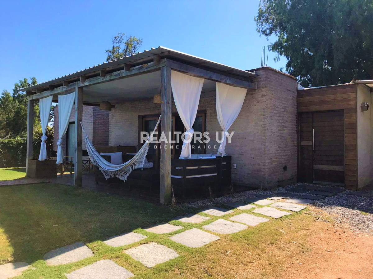 Casa ID.136 - Casa en Alquiler Jardines de Córdoba, Punta del Este