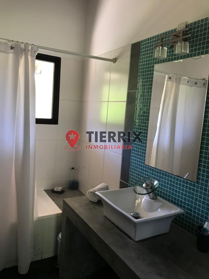 Casa ID.120 - Excelente Casa de 4 dormitorios a 2 Cuadras del Mar! En venta en Pinares