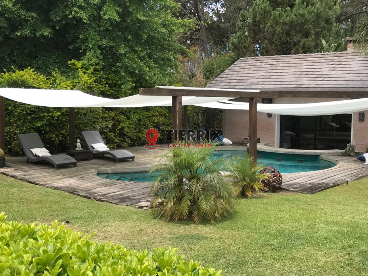 Casa ID.120 - Excelente Casa de 4 dormitorios a 2 Cuadras del Mar! En venta en Pinares