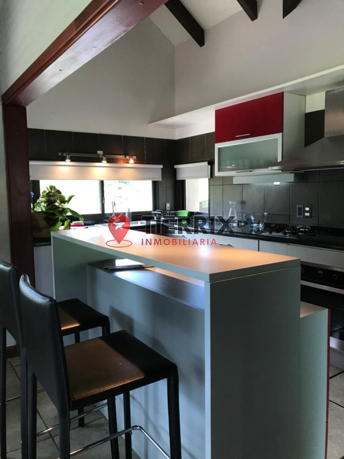 Casa ID.120 - Excelente Casa de 4 dormitorios a 2 Cuadras del Mar! En venta en Pinares