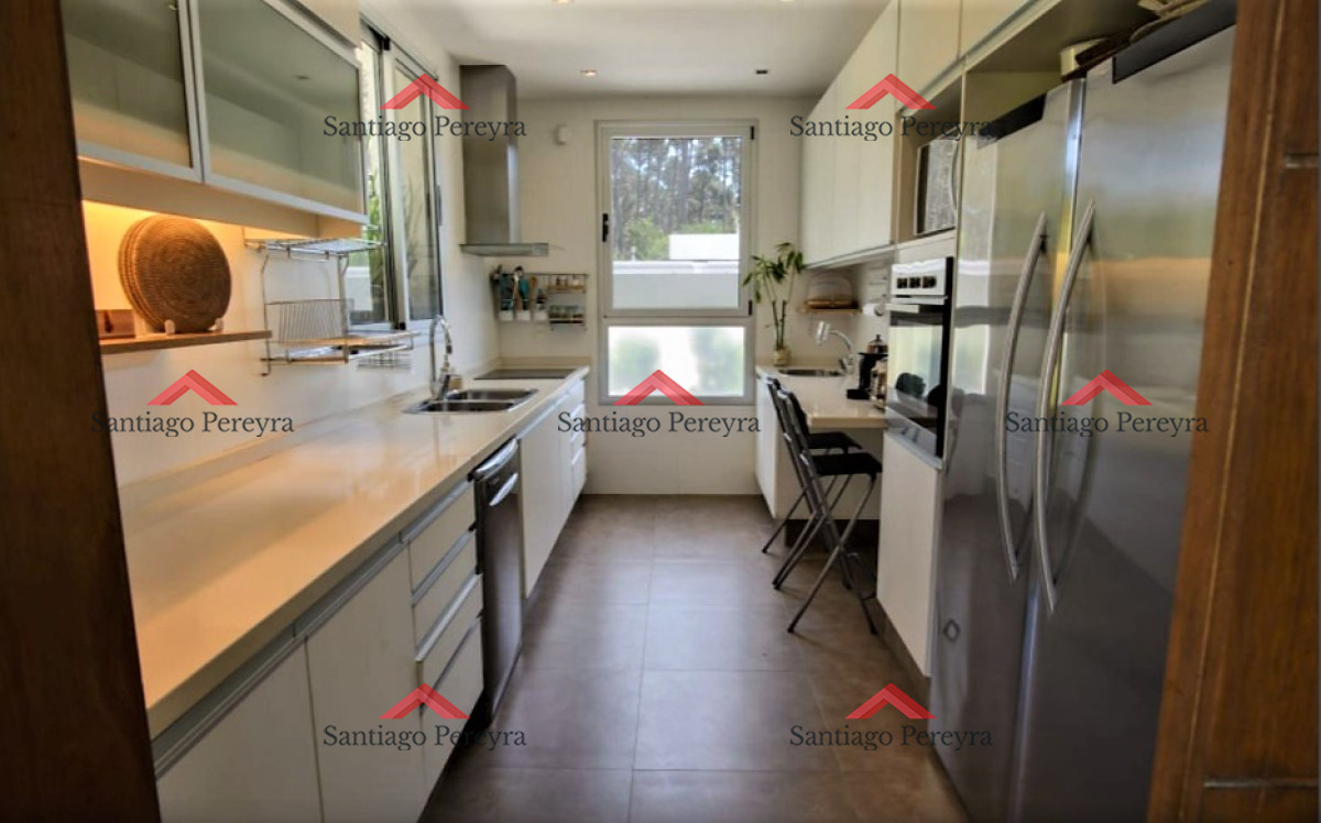 Casa ID.6465 - Excelente propiedad en Barrio Privado - Cinco Dormitorios a metros del Mar