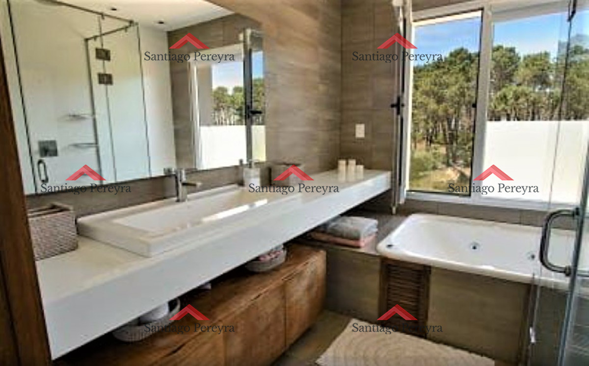 Casa ID.6465 - Excelente propiedad en Barrio Privado - Cinco Dormitorios a metros del Mar