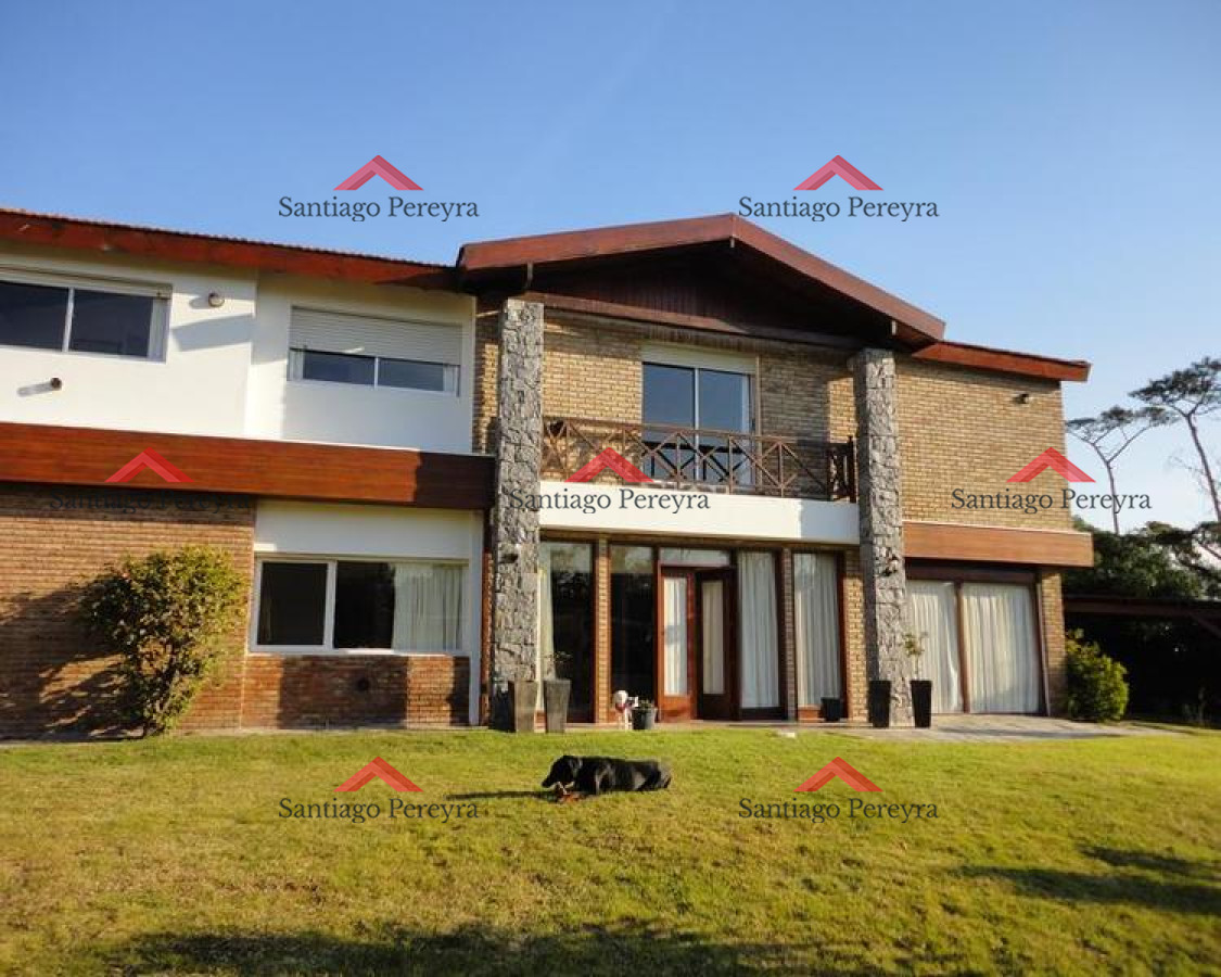 Casa de 6 dormitorios en Pinares