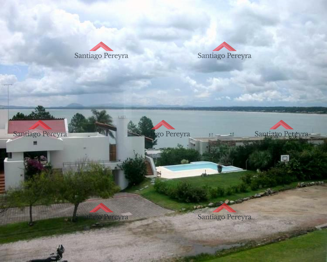 Casa ID.8497 - Punta Ballena Casa en Venta Cuatro Dormitorios