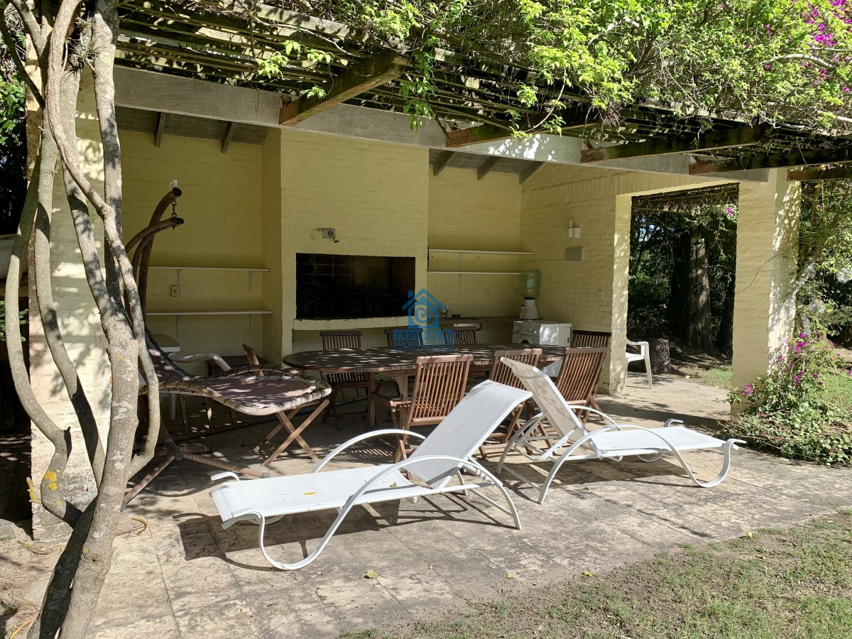 Casa ID.295 - Buena casa en San Rafael de Cuatro Dormitorios con Pisicina