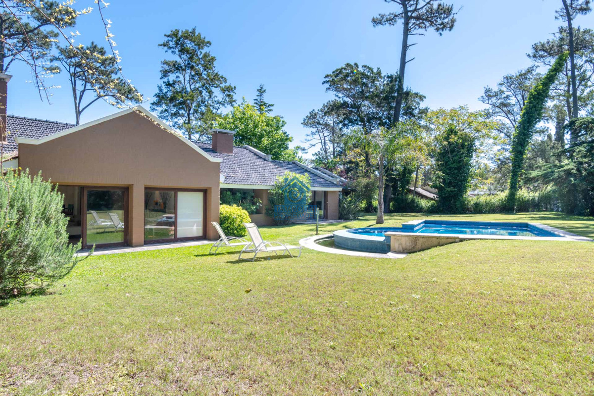 Casa ID.295 - Buena casa en San Rafael de Cuatro Dormitorios con Pisicina