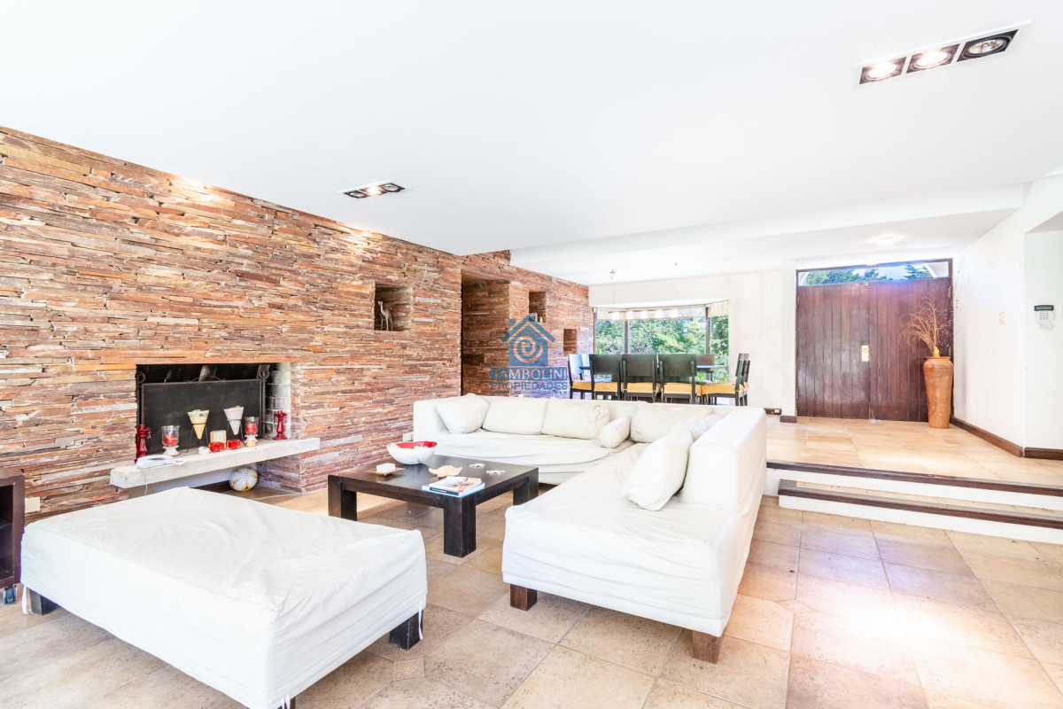 Casa ID.295 - Buena casa en San Rafael de Cuatro Dormitorios con Pisicina
