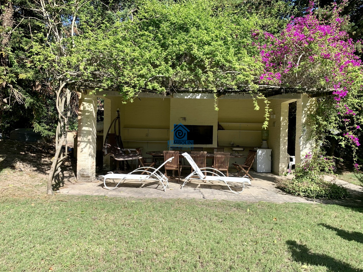 Casa ID.295 - Buena casa en San Rafael de Cuatro Dormitorios con Pisicina