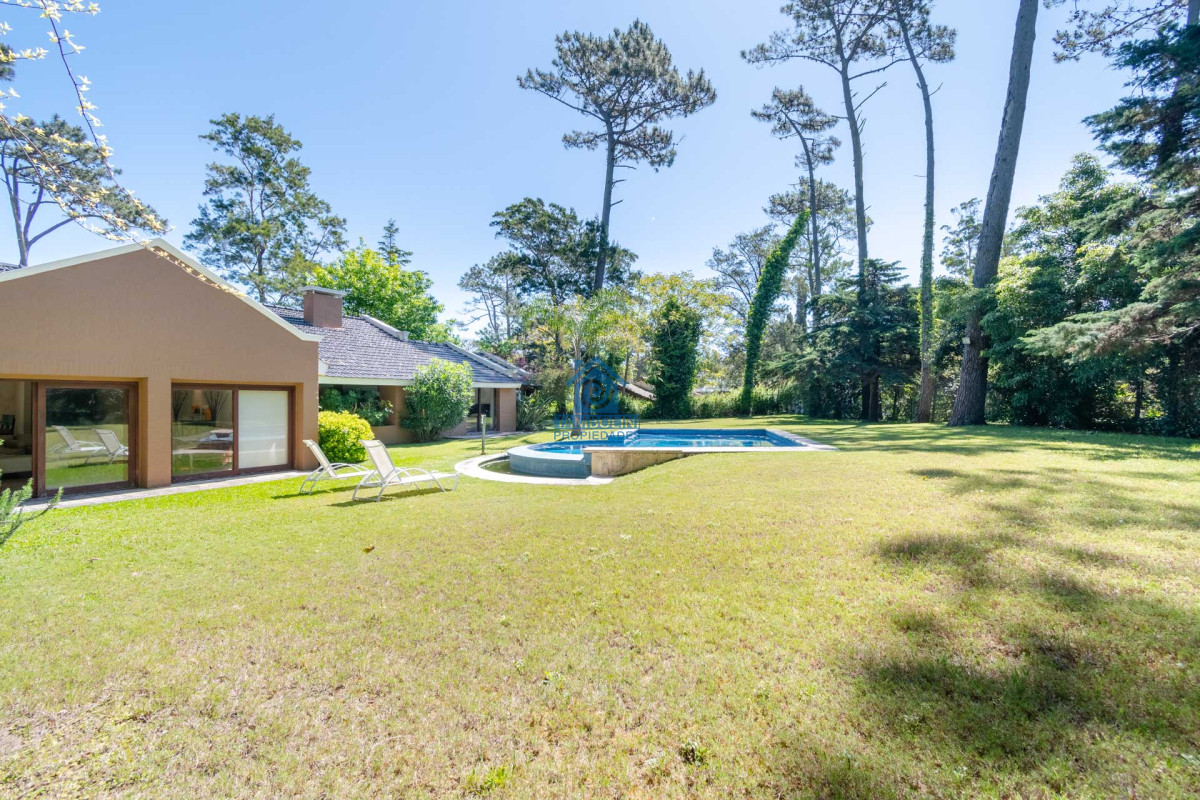Casa ID.295 - Buena casa en San Rafael de Cuatro Dormitorios con Pisicina
