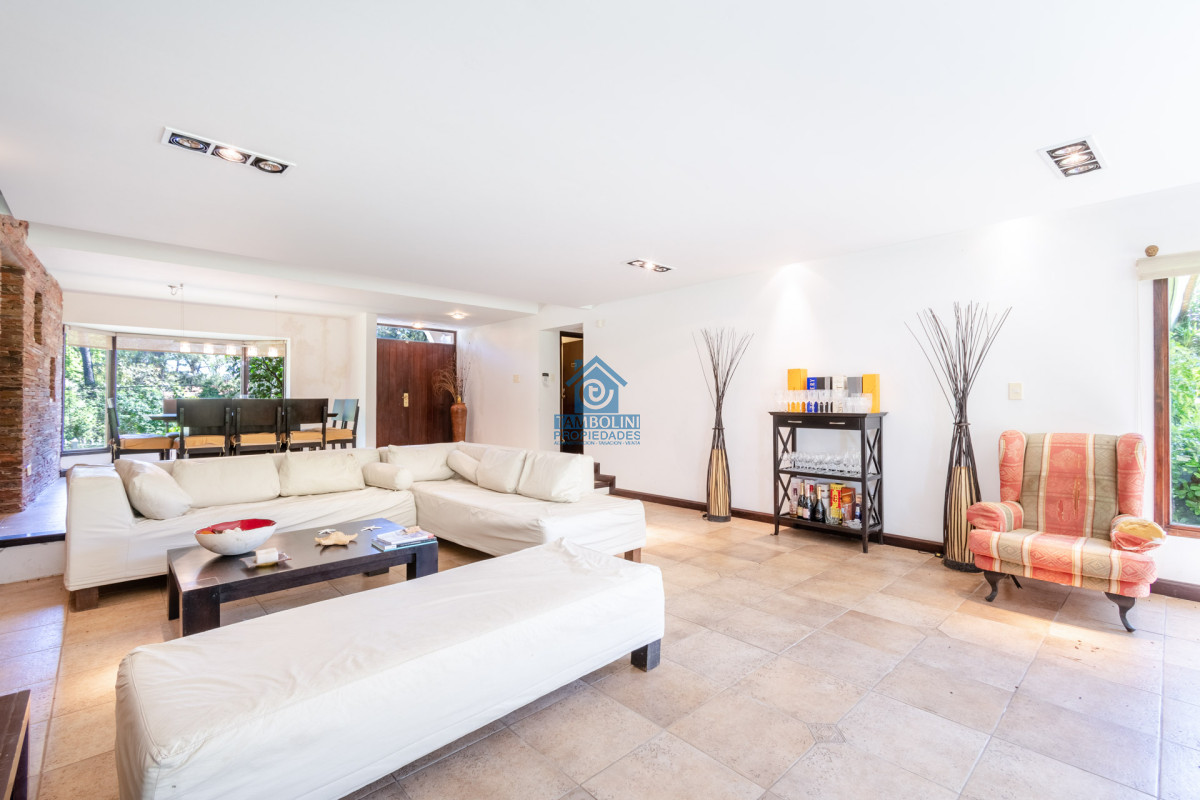 Casa ID.295 - Buena casa en San Rafael de Cuatro Dormitorios con Pisicina