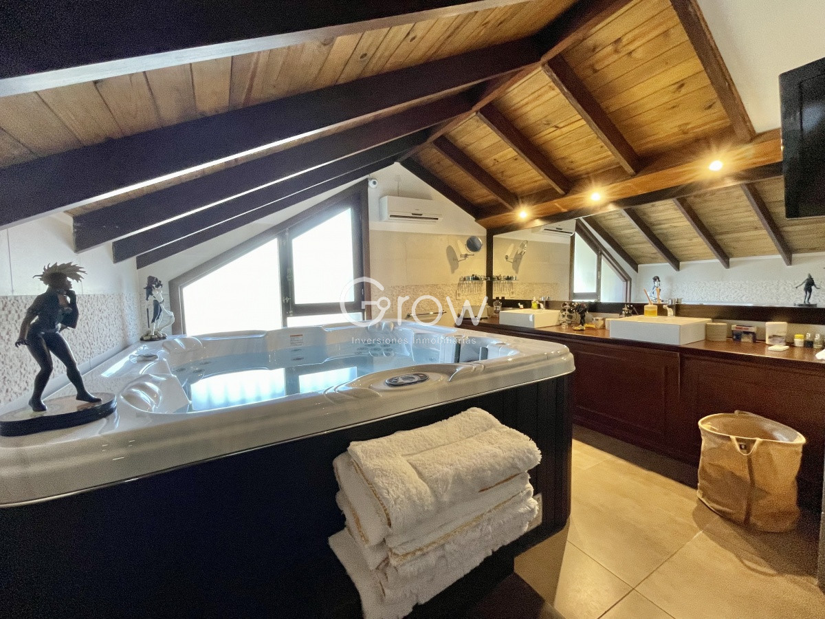 Casa ID.284 - Espectacular casa en Playa Mansa con Piscina