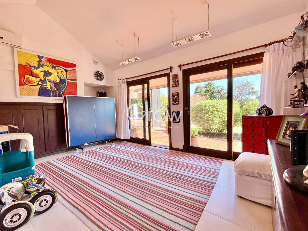 Casa ID.284 - Espectacular casa en Playa Mansa con Piscina