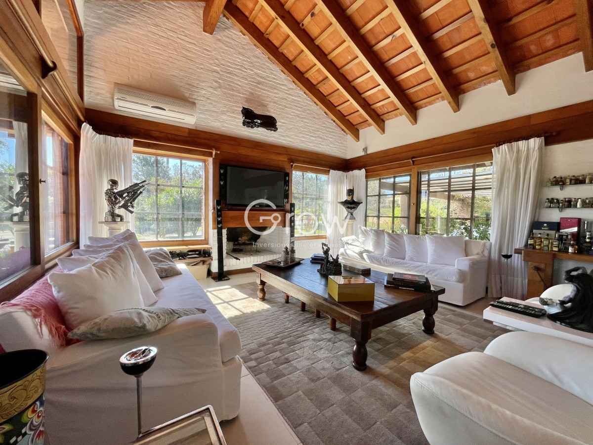 Casa ID.284 - Espectacular casa en Playa Mansa con Piscina