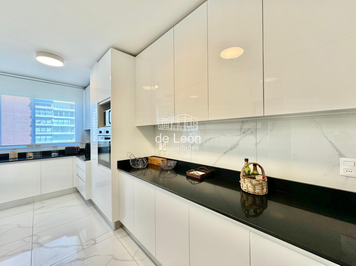 Apartamento ID.15276 - Paramount De Tres Dormitorios En Suites + Dependencia En Alquiler