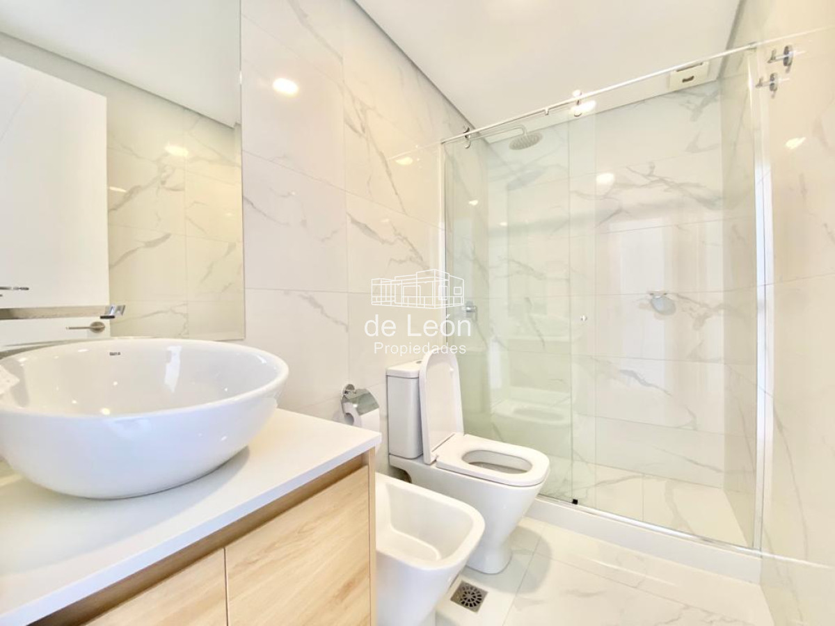 Apartamento ID.15277 - Paramount esquinero de tres dormitorios en suites mas dependencia con baño en Paramount Smart Tower en Venta