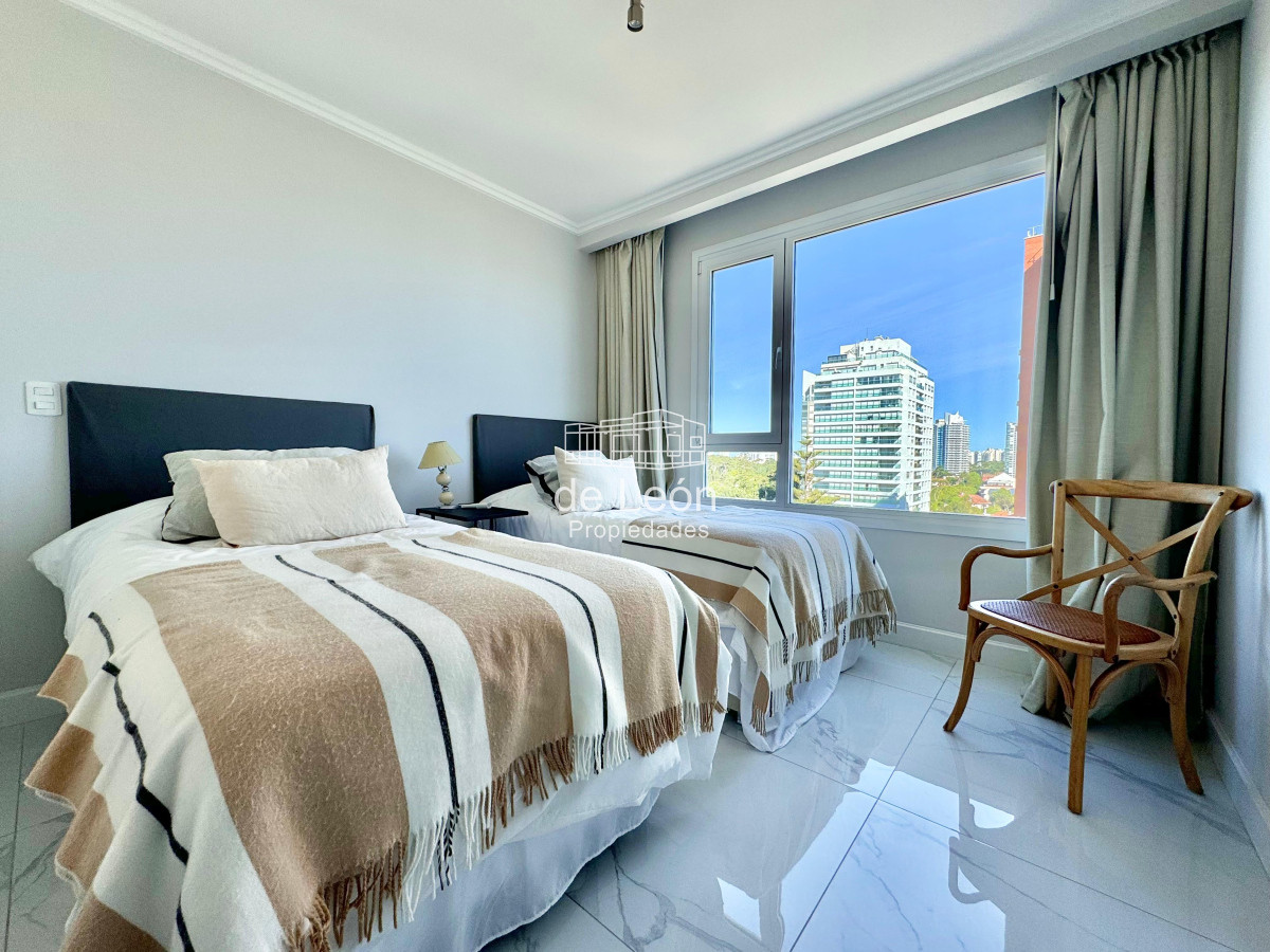 Apartamento ID.15276 - Paramount De Tres Dormitorios En Suites + Dependencia En Alquiler