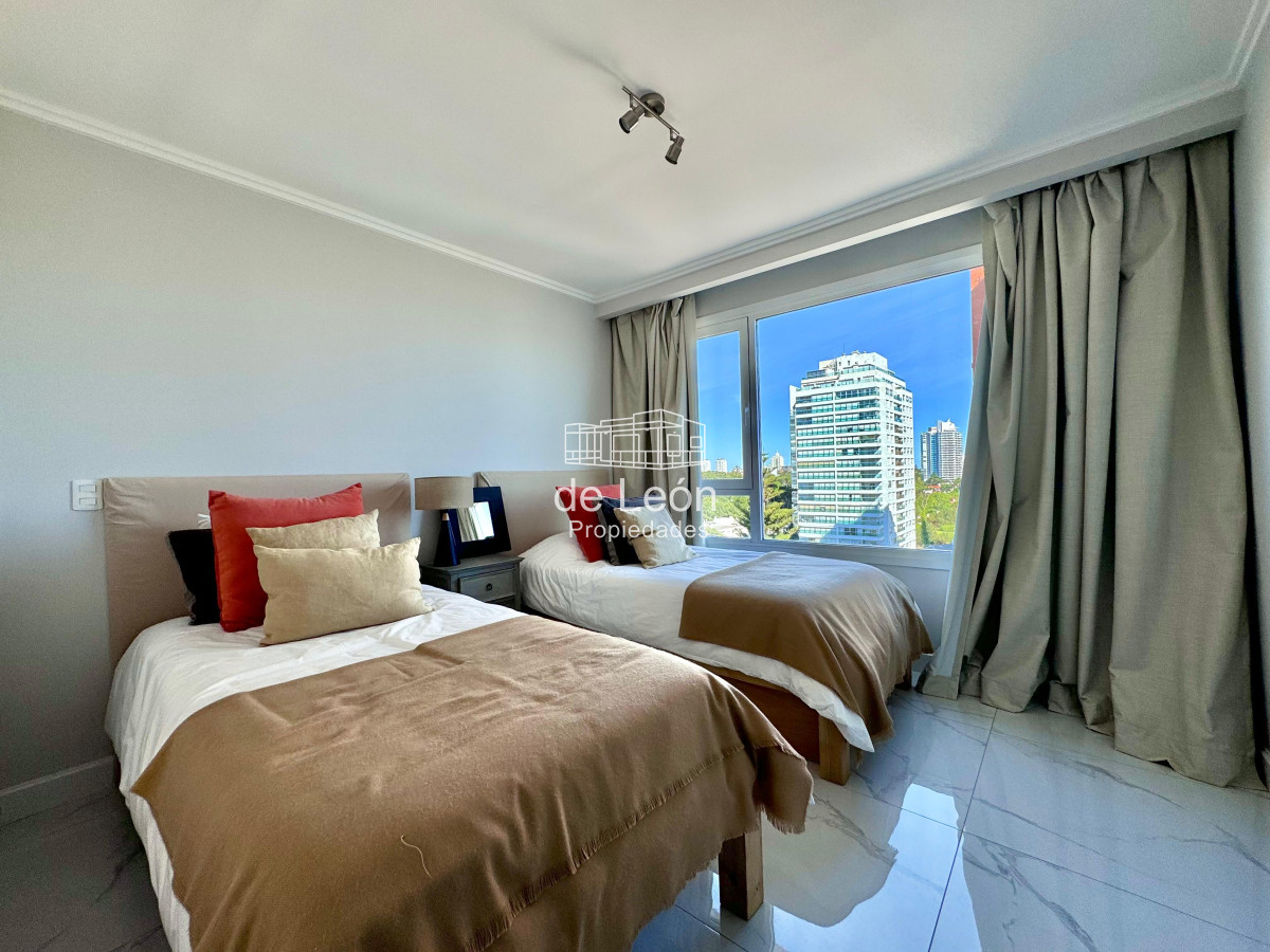 Apartamento ID.15276 - Paramount De Tres Dormitorios En Suites + Dependencia En Alquiler