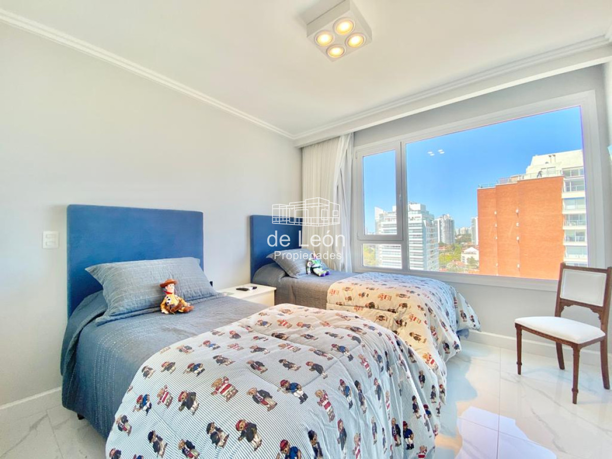Apartamento ID.15277 - Paramount esquinero de tres dormitorios en suites mas dependencia con baño en Paramount Smart Tower en Venta
