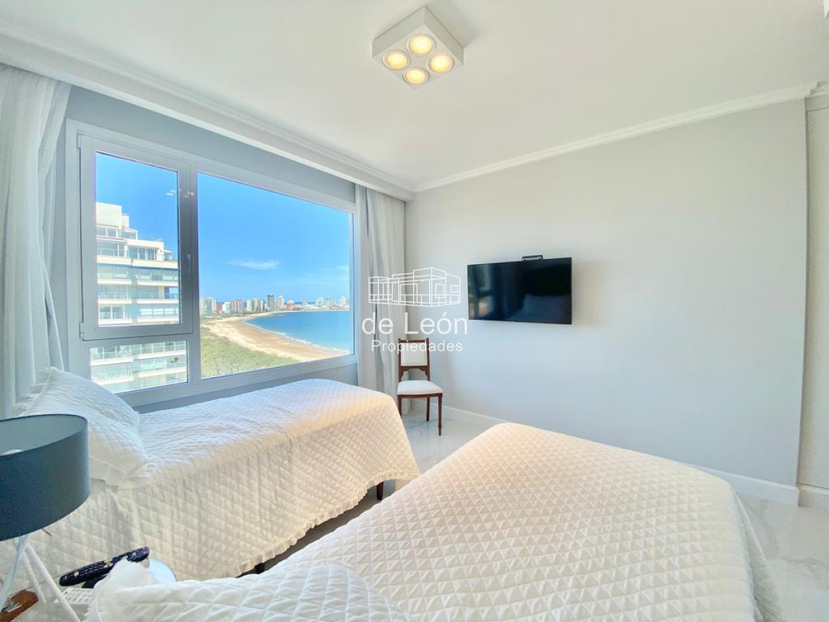 Apartamento ID.15277 - Paramount esquinero de tres dormitorios en suites mas dependencia con baño en Paramount Smart Tower en Venta